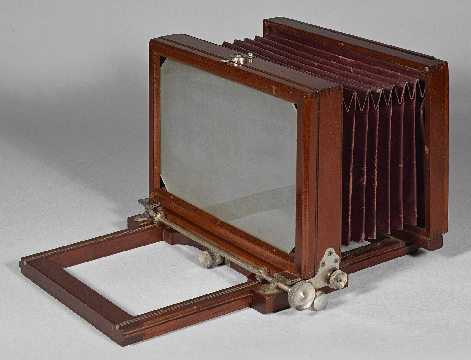 1115.Rochester.Optical.Co.-New Model Improved.Var.1-5x8-f-ground.glass.up-1500.jpg