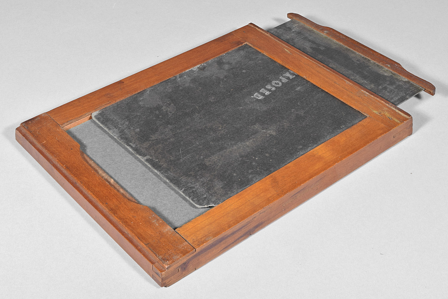 1265.roch.opt.co.-universal.var.2-5x7-plate.holder.side.1-1500.jpg