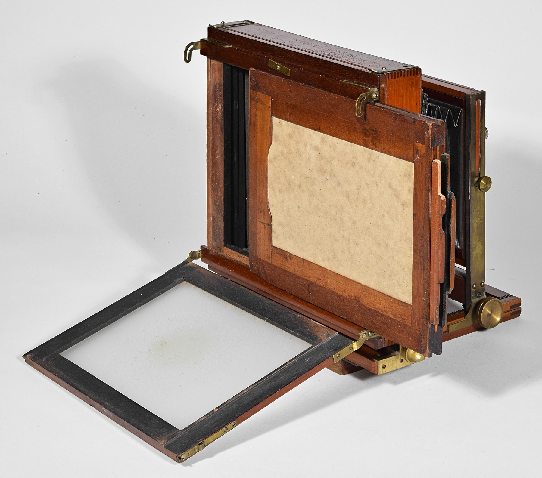 1275.the.eastman.co.-interchangeable.camera.var.2-6x8-f-gg.open.plate.holder.half.in-1800.jpg