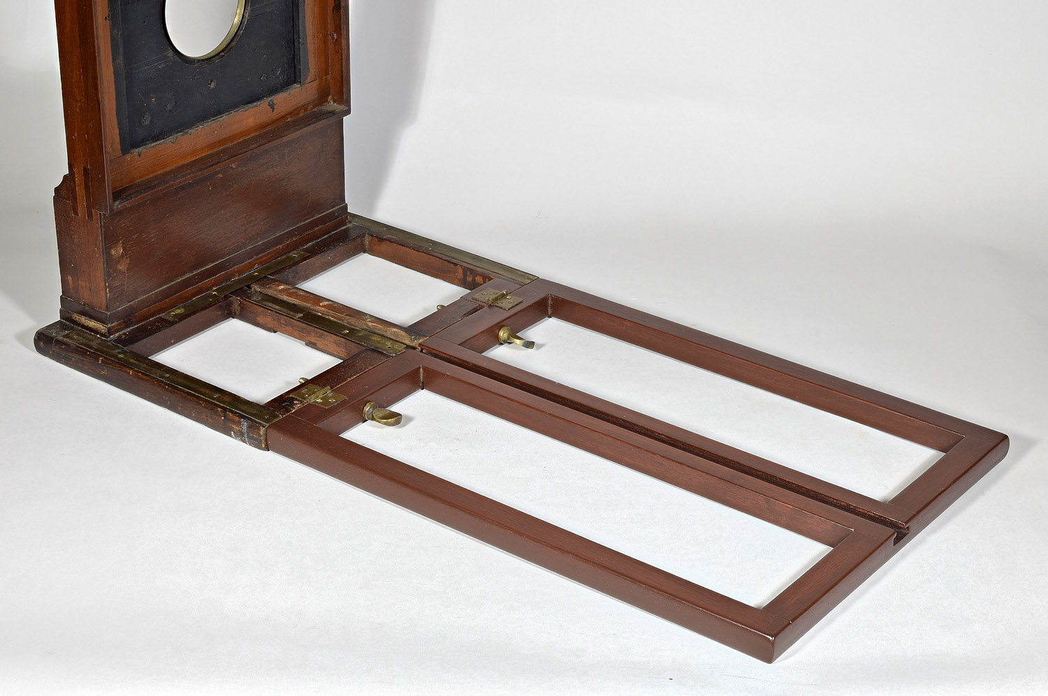1425.semmendinger.excelsior.var.1-14x14-hinges.installed.and.holes.drilled.for.thumbscrewst-1500.jpg