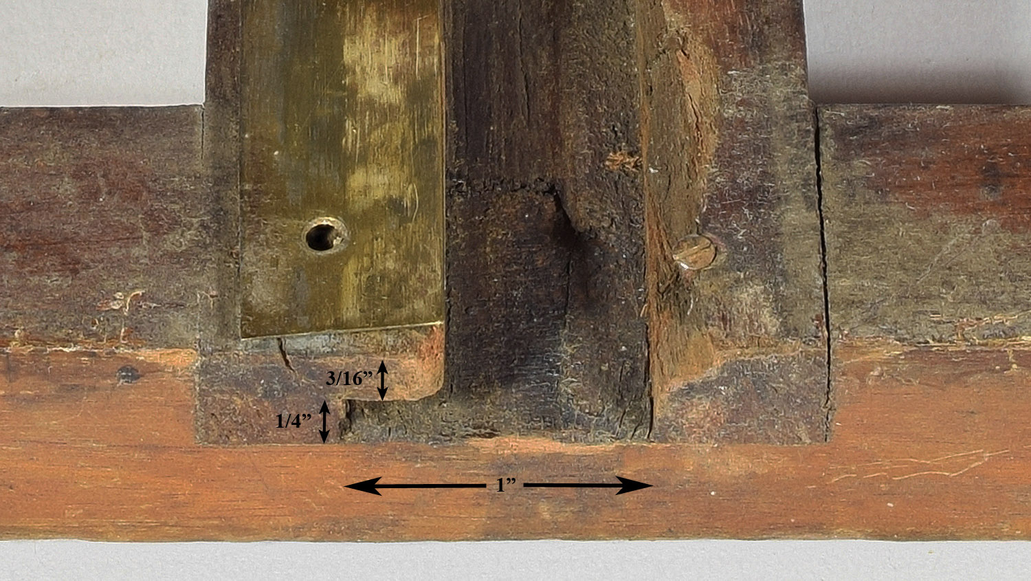 1425.semmendinger.excelsior.var.1-14x14-main.platform.close-up.of.router.track-1500-w.captions.jpg