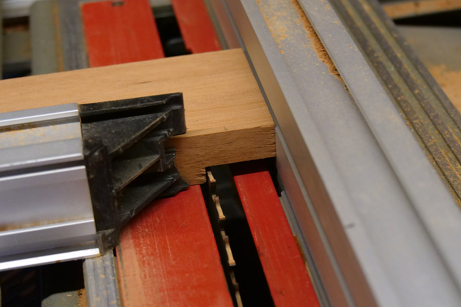 1425.semmendinger.excelsior.var.1-14x14-saw.cutting.rabbets.in.ends-1500.jpg