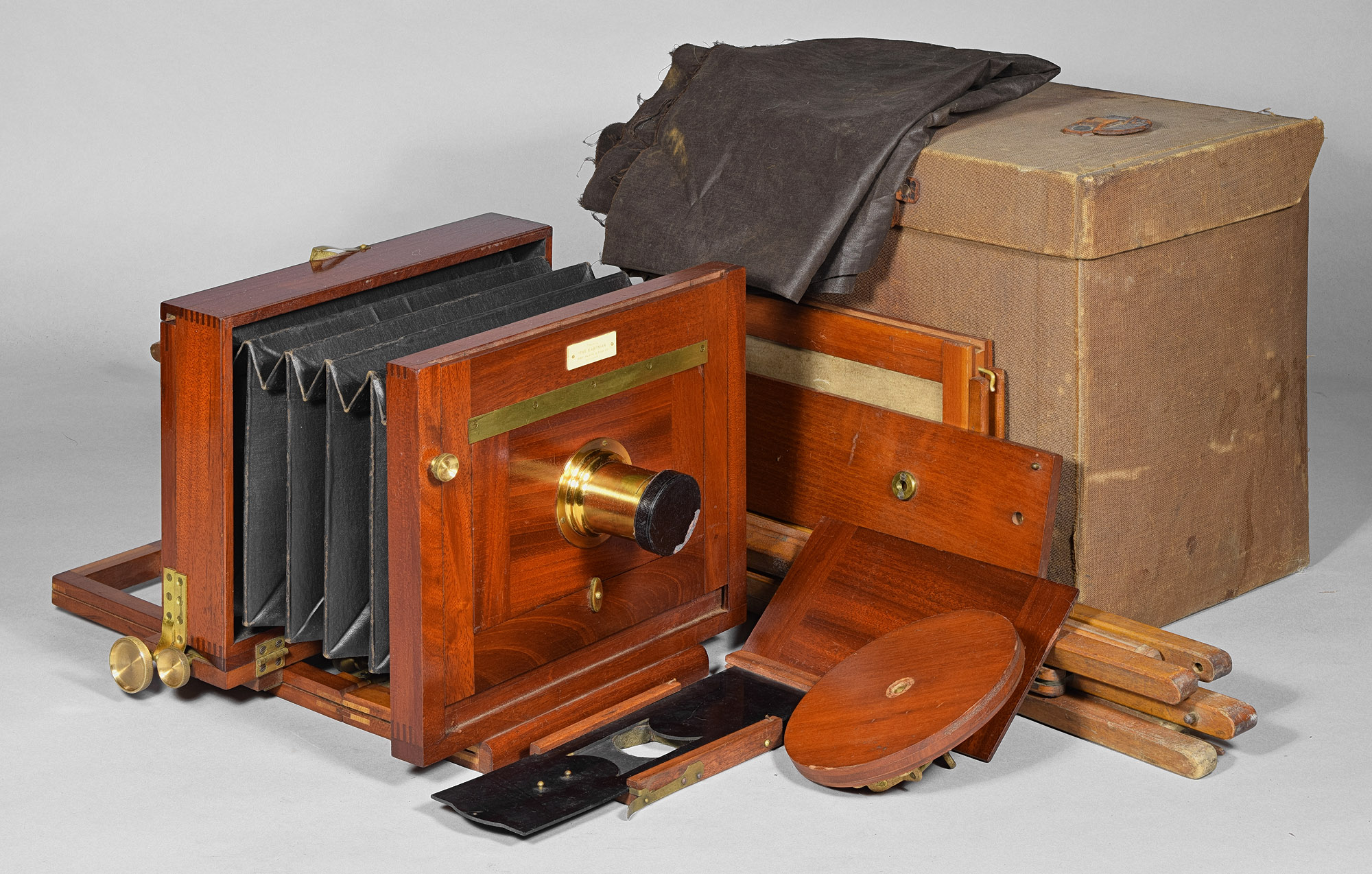 739.eastman.dp&film-genesee-5x8a-w.plate.holder,reversing.board,drop.shutter,lens.cap,extra.lens.board,dark.cloth,tripod&case-2000.jpg