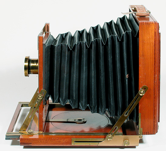 blairenglishcompactrb8x10d147.jpg (35630 bytes)