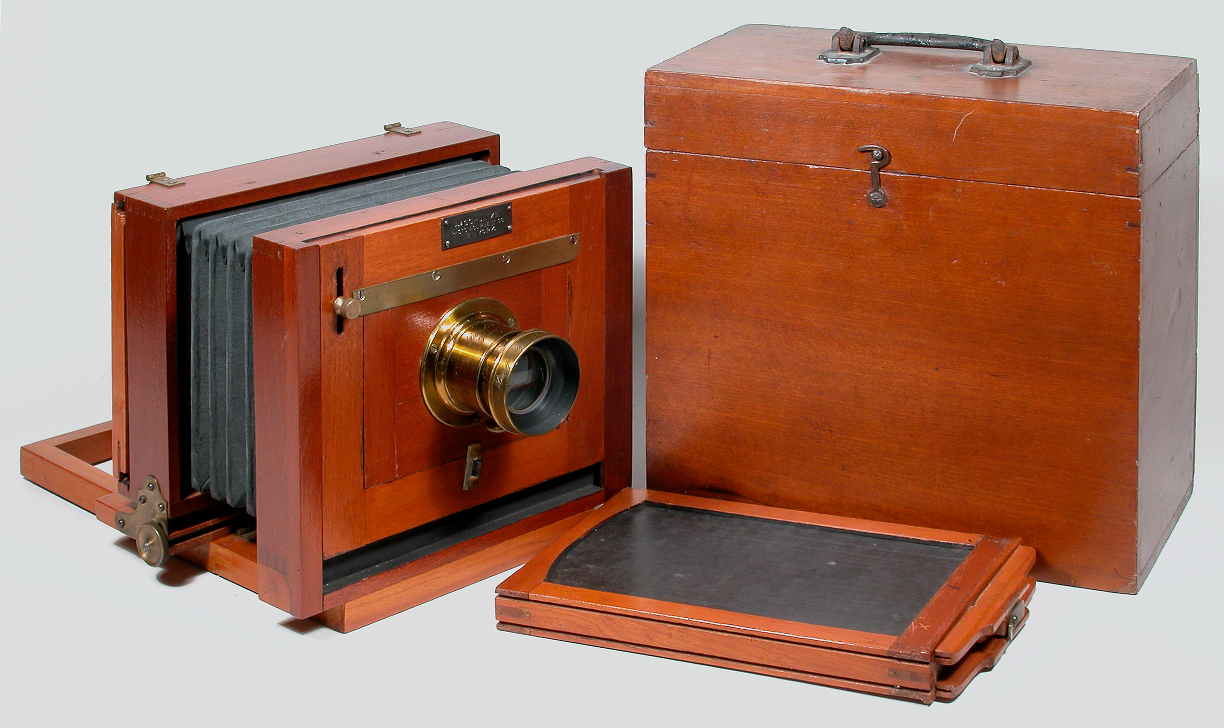 schultzechampion4x6a032.jpg (55437 bytes)
