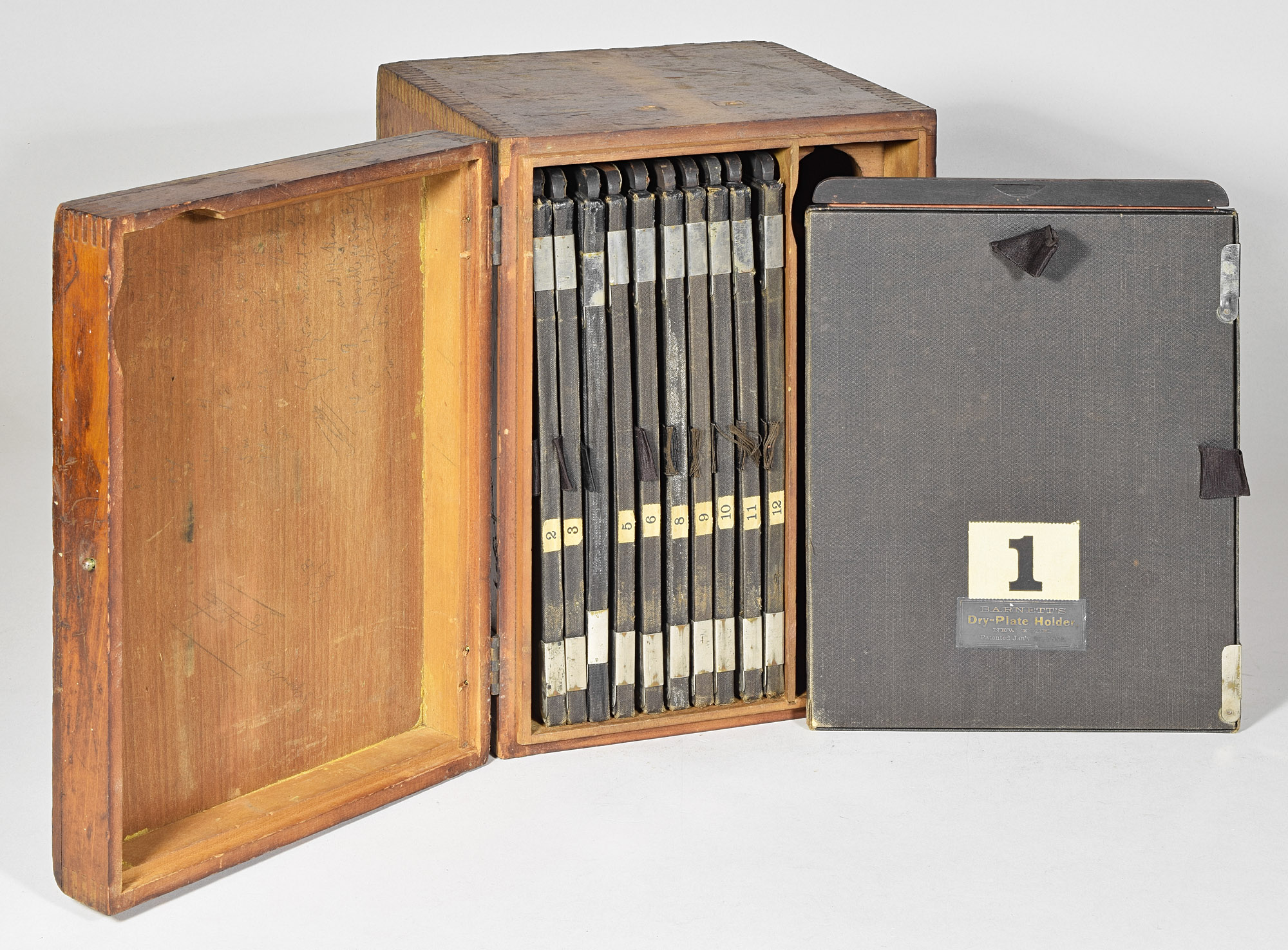 1340.barnett.holders-6x8-a.holders&wooden.case-2000.jpg
