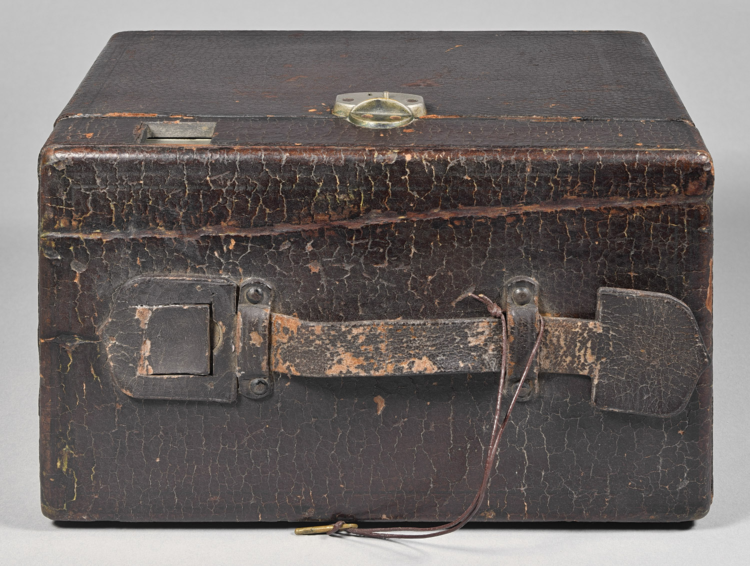 1220.american.optical.detective.camera-exterior-4x5-top-1500.jpg