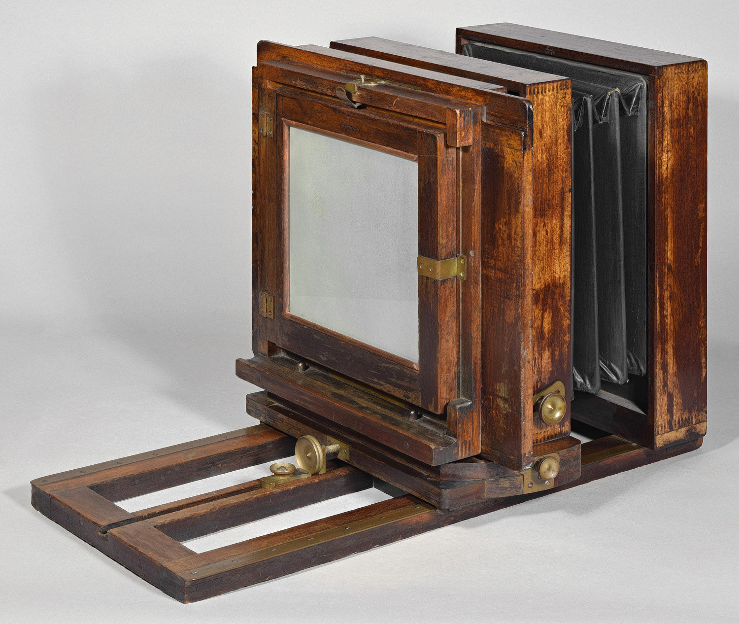 1240-American.Optical.Imperial.Cabinet.Camera-10x10-f-single.lens.gg.closed-1500.jpg