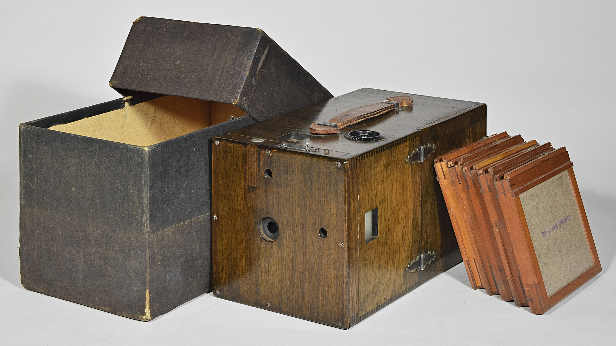 1319.blair.camera.co-hawkeye.detective.improved-4x5-a-with.5.holders&cardboard.box-2000.jpg