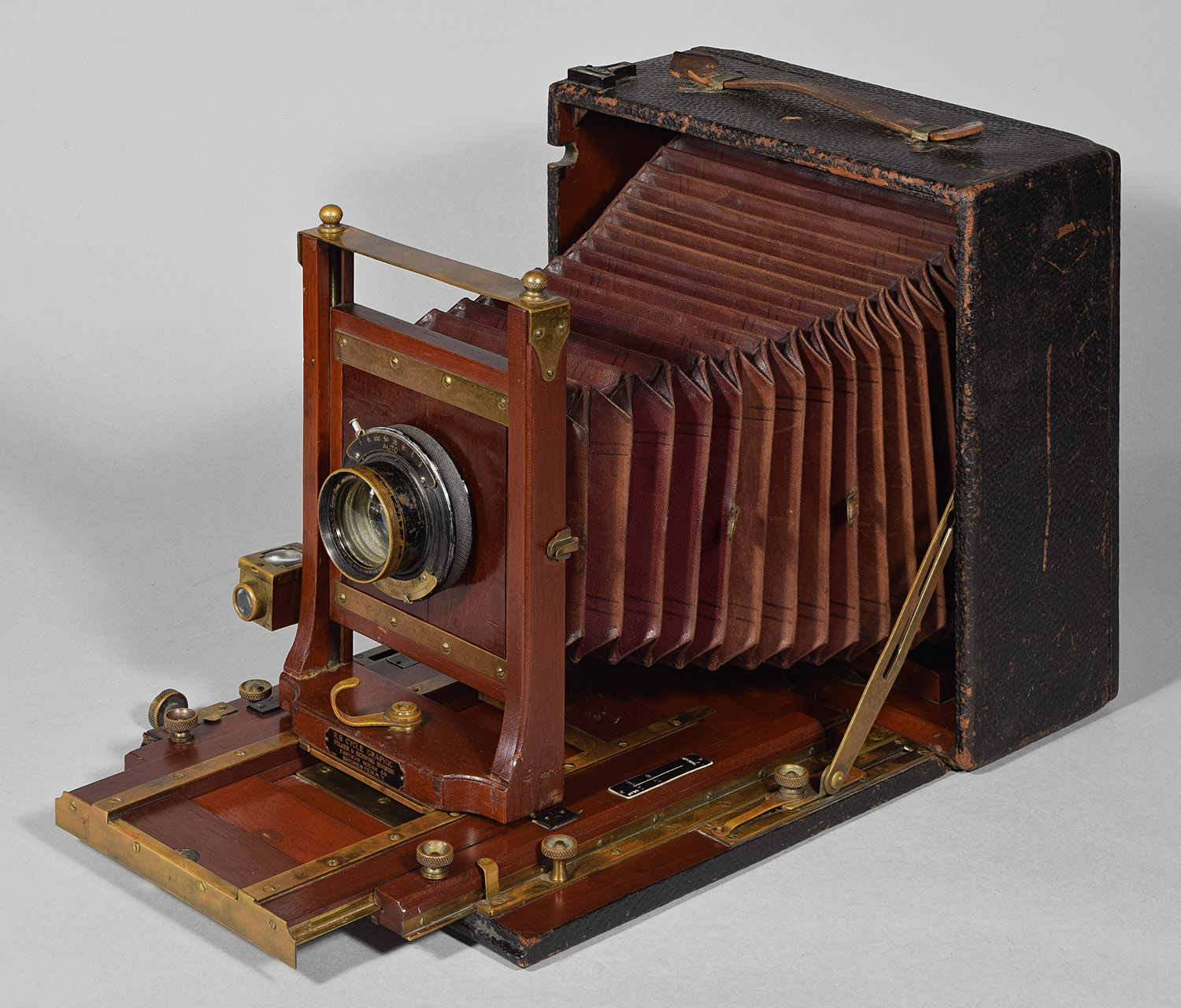 1213.Folmer-Schwing.Div.EKC-Circuit.Outfit-6x8-a-camera.only.left.side-1500.jpg